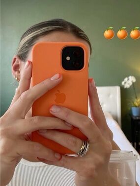 Apple iPhone 15 ProVibrant Orange Silicone Case with Screen Protector
